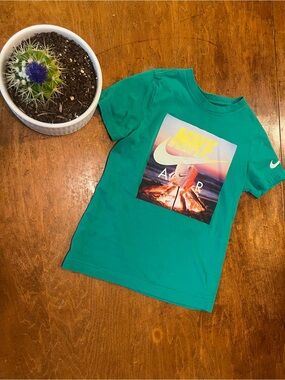 Nike Boys Green Graphic Tee Shirt Campfire Swoosh Size 5-6